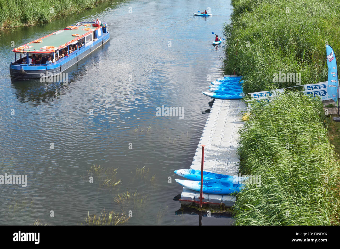 River Lea vicino a Stratford, Londra Inghilterra Regno Unito Foto Stock River Lea vicino a Stratford, Londra Inghilterra Regno Unito Foto Stock