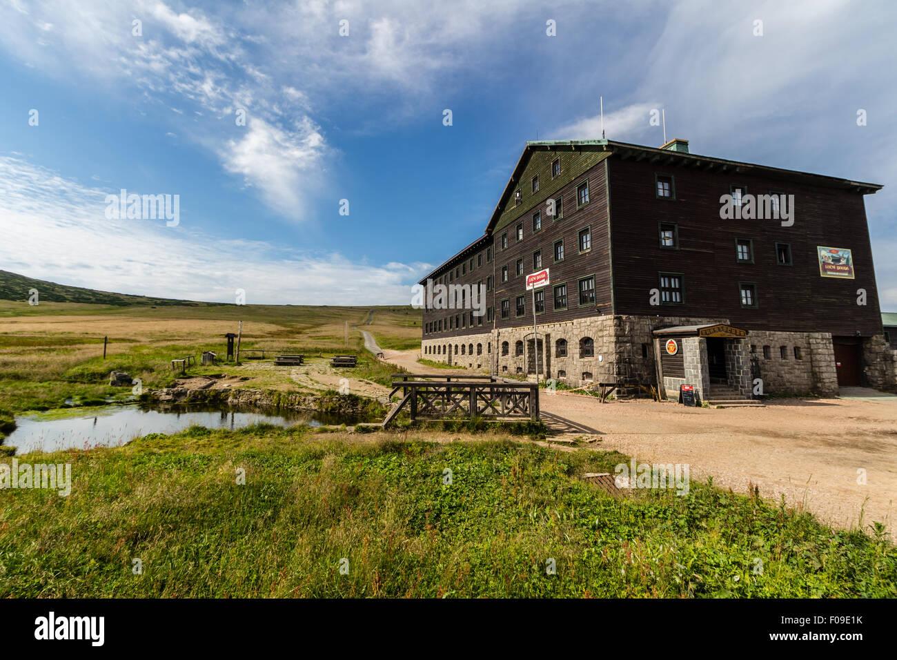 Bella casa/cabina in montagne di Krkonose in Repubblica Ceca Foto Stock