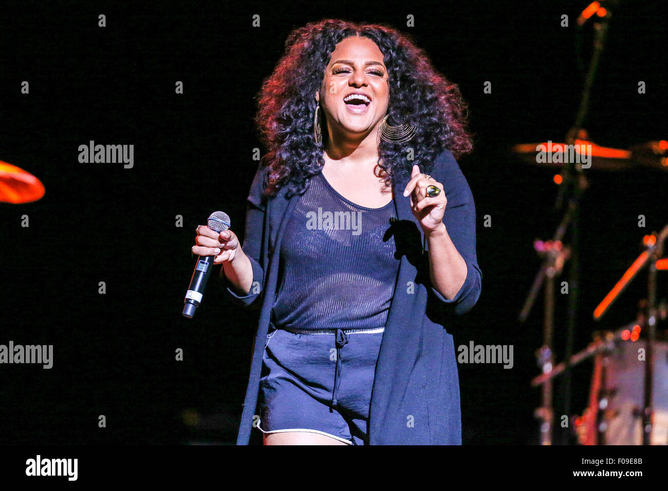 Durham, North Carolina, Stati Uniti d'America. 12 Luglio, 2015. FLOETRY porta la loro 2015 Summer Tour alla Durham Performing Arts Center di Durham, NC. Inglese neo soul duo Floetry starring Marsha Ambrosius (''Il Songstress'') e Natalie Stewart (''Il Floacist'') hanno recentemente riunita dopo che il gruppo si è sciolto nel 2007. Copyright 2015 Andy Martin Jr. © Andy Martin Jr./ZUMA filo/Alamy Live News Foto Stock