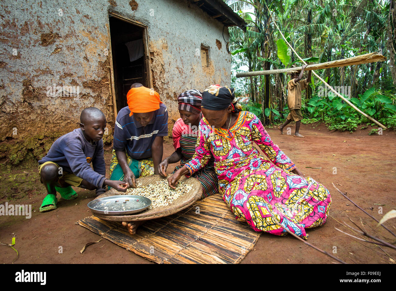 Genocidio vedove caffè collettivo, il lago Kivu, Ruanda Foto Stock