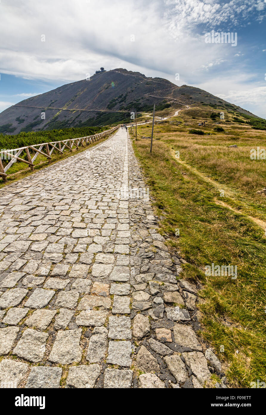 Sul sentiero vicino a Pec pod Snezkou nelle montagne di Krkonose, Repubblica Ceca Foto Stock