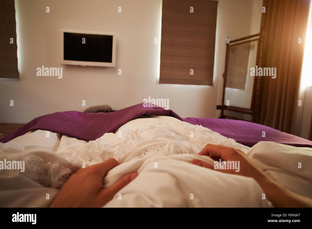 Punto di vista Immagine di persona che dorme nel letto Foto Stock