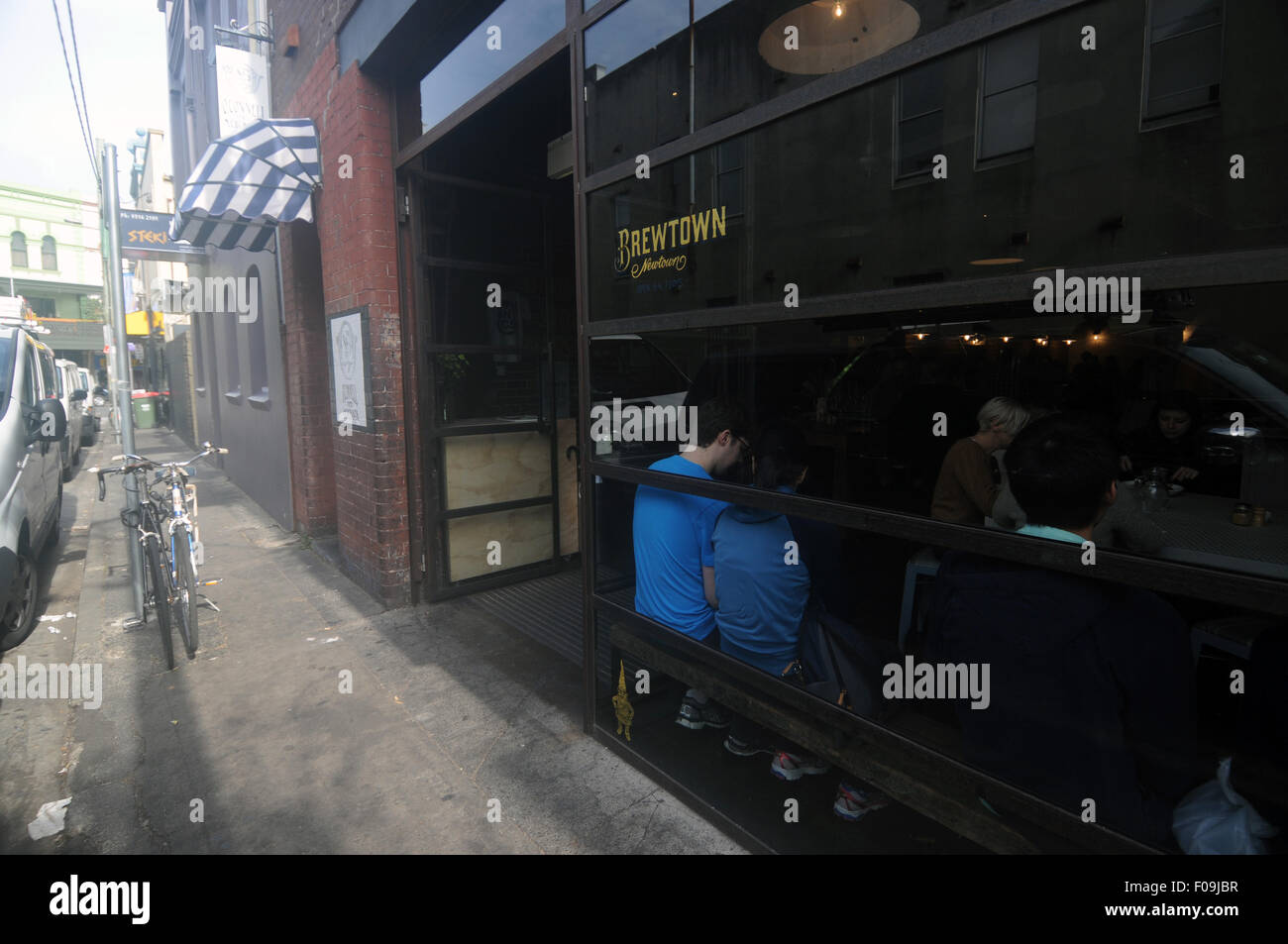 Brewtown, un popolare cafe appena fuori King Street, Newtown, Sydney, Australia. No signor o PR Foto Stock