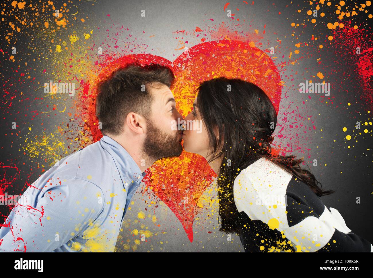 Giovane amore kissing Foto Stock