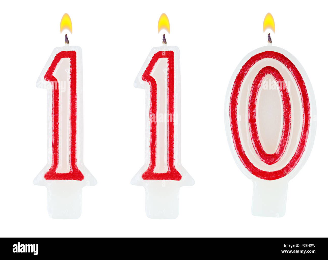 Numero di candele cento e dieci isolati su sfondo bianco Foto Stock
