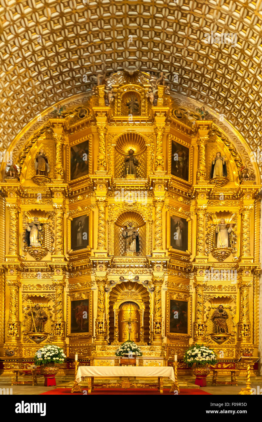 Oro altare in Parroquia de Santo Domingo, Oaxaca, Messico Foto Stock