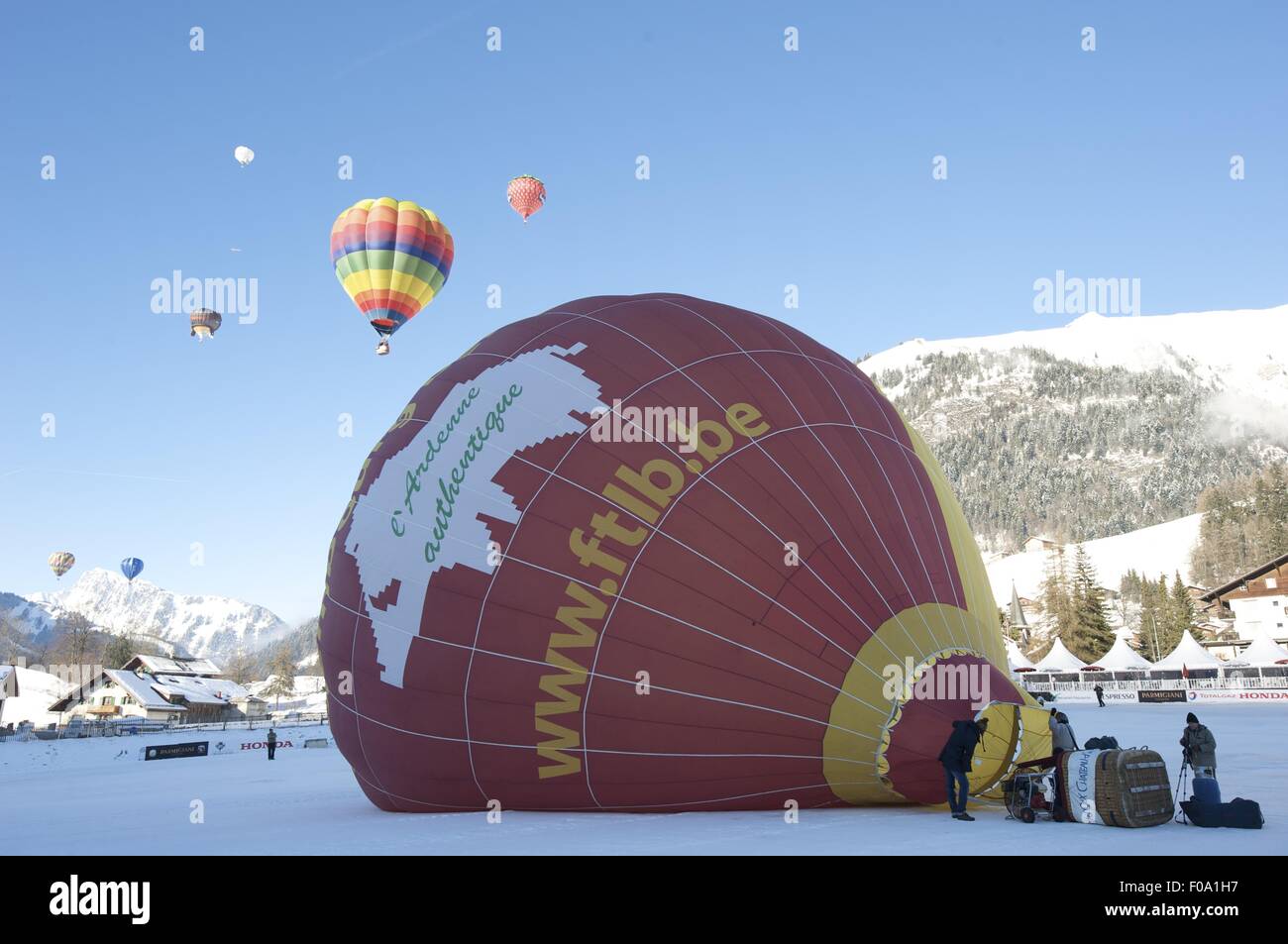 Pallone aerostatico in Chateau d'Oex, Alpi del Canton Vaud e il Lago di Ginevra, Svizzera Foto Stock