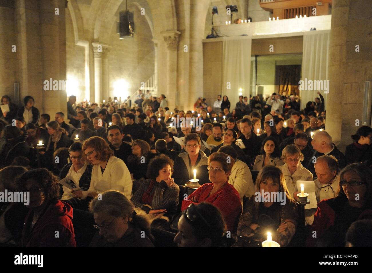 La gente al fair nella chiesa del Redentore, Quartiere Cristiano, Gerusalemme, Israele Foto Stock