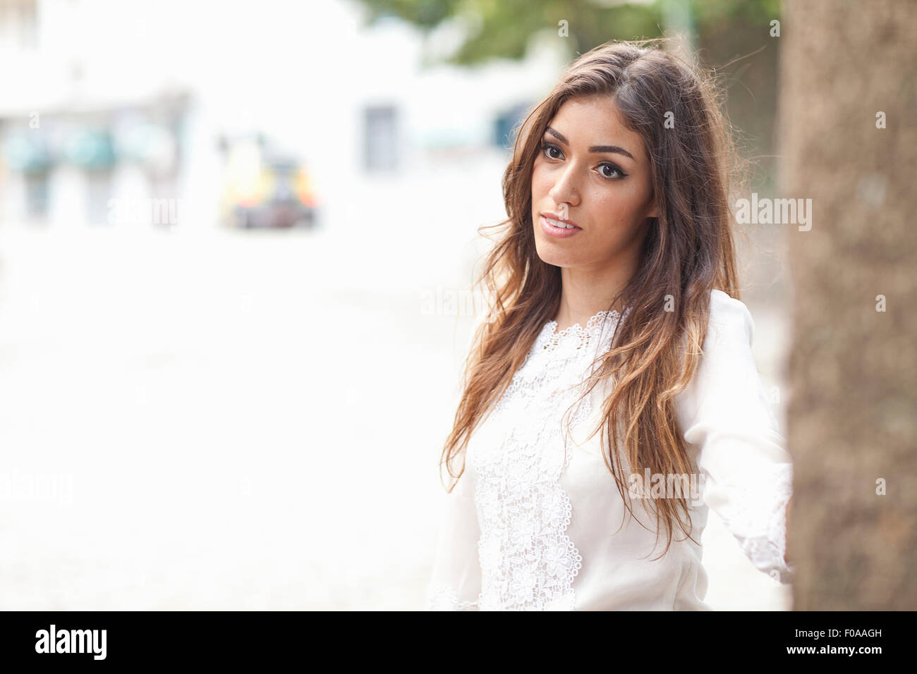 Ritratto di giovane donna, pensieroso expression Foto Stock