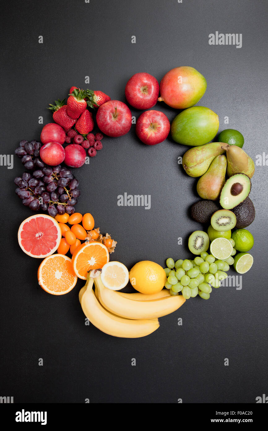 Tettuccio ancora in vita di varietà di frutta fresca in cerchio Foto Stock