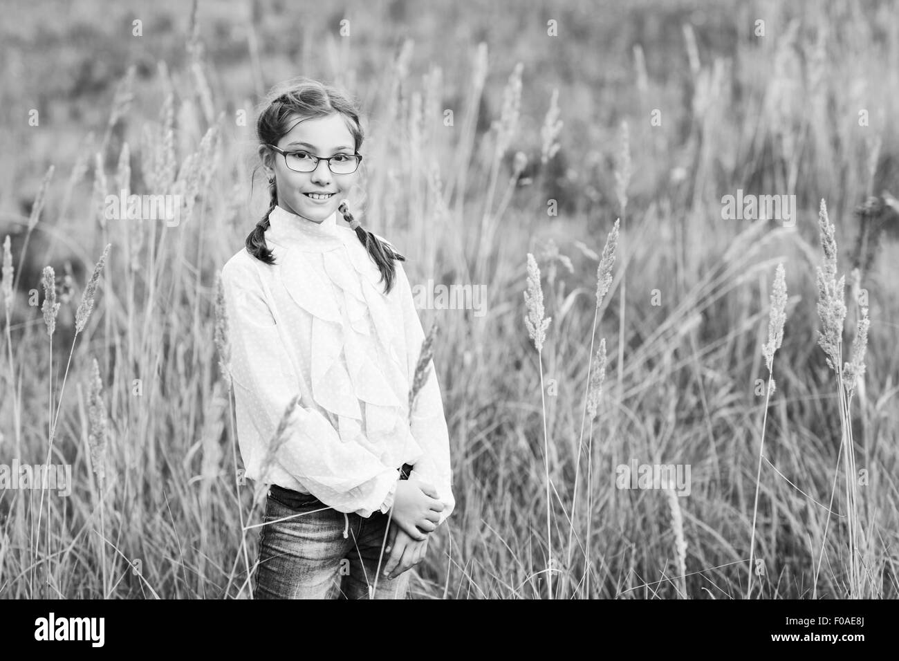 Adorabile ragazza con gli occhiali Foto Stock