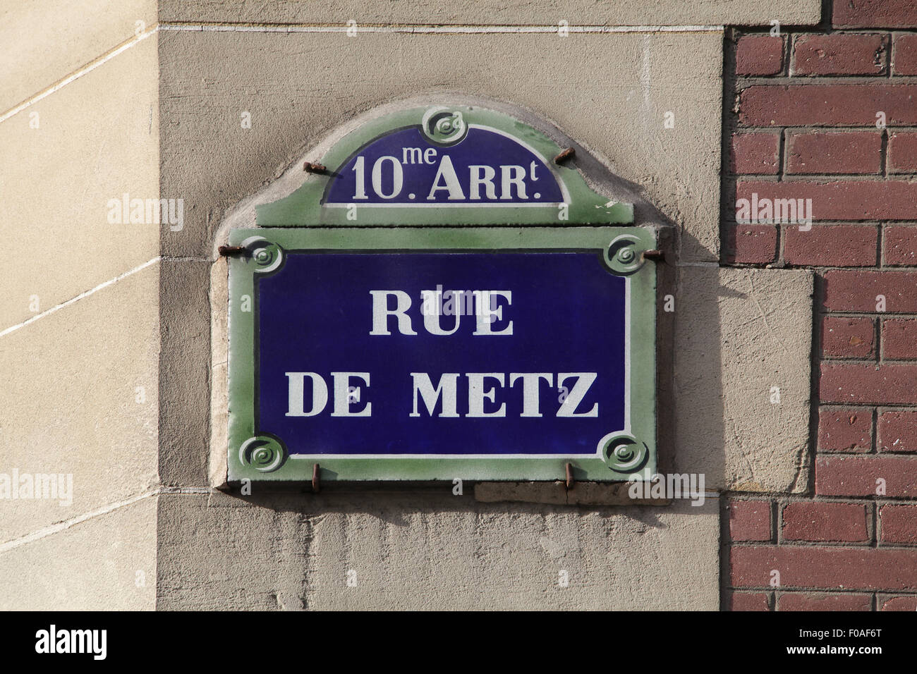 Segno di strada Rue de Metz Parigi Francia Foto Stock