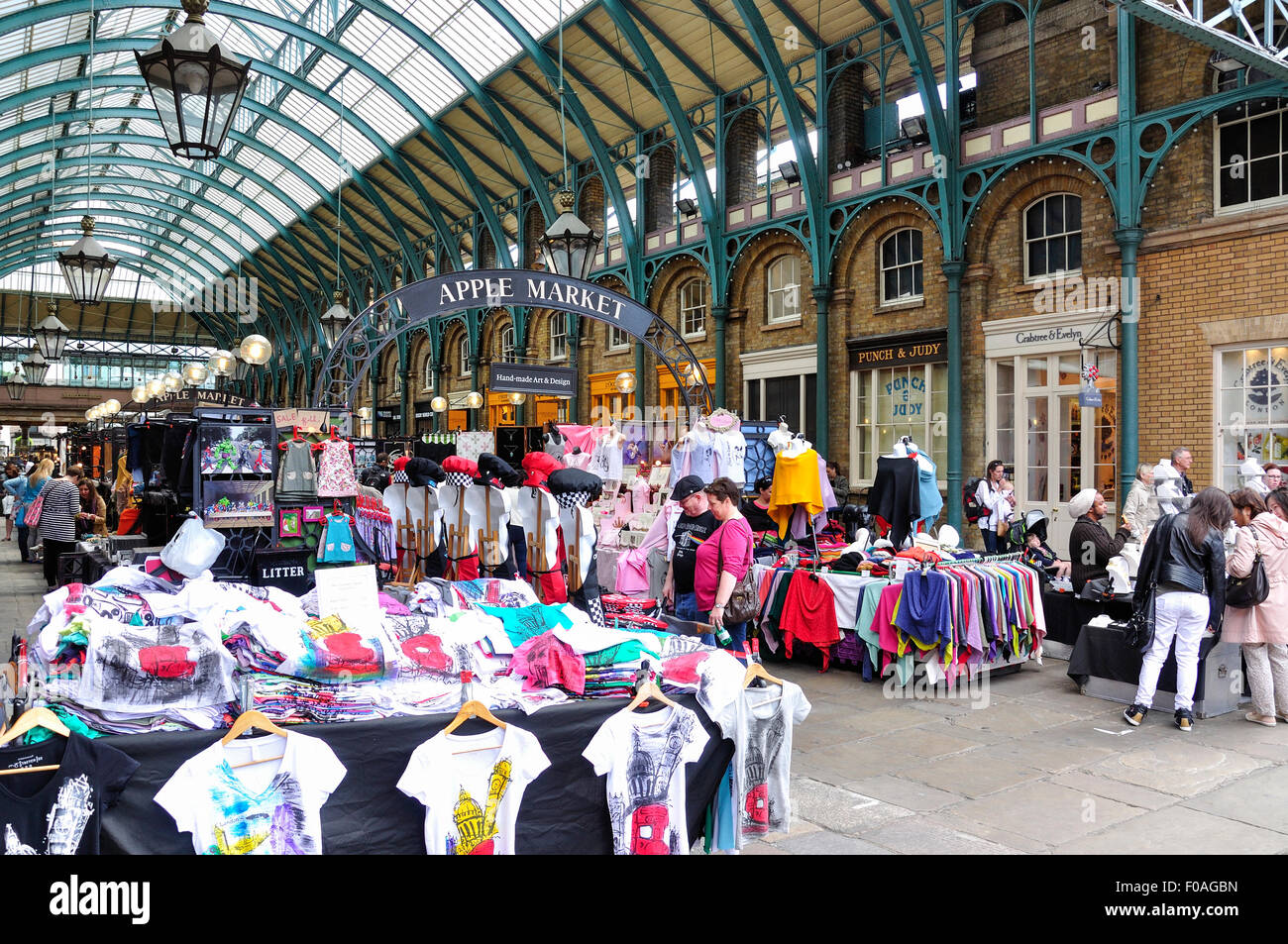 Mercato di Apple nel mercato di Covent Garden, Covent Garden, la City of Westminster, Londra, Inghilterra, Regno Unito Foto Stock