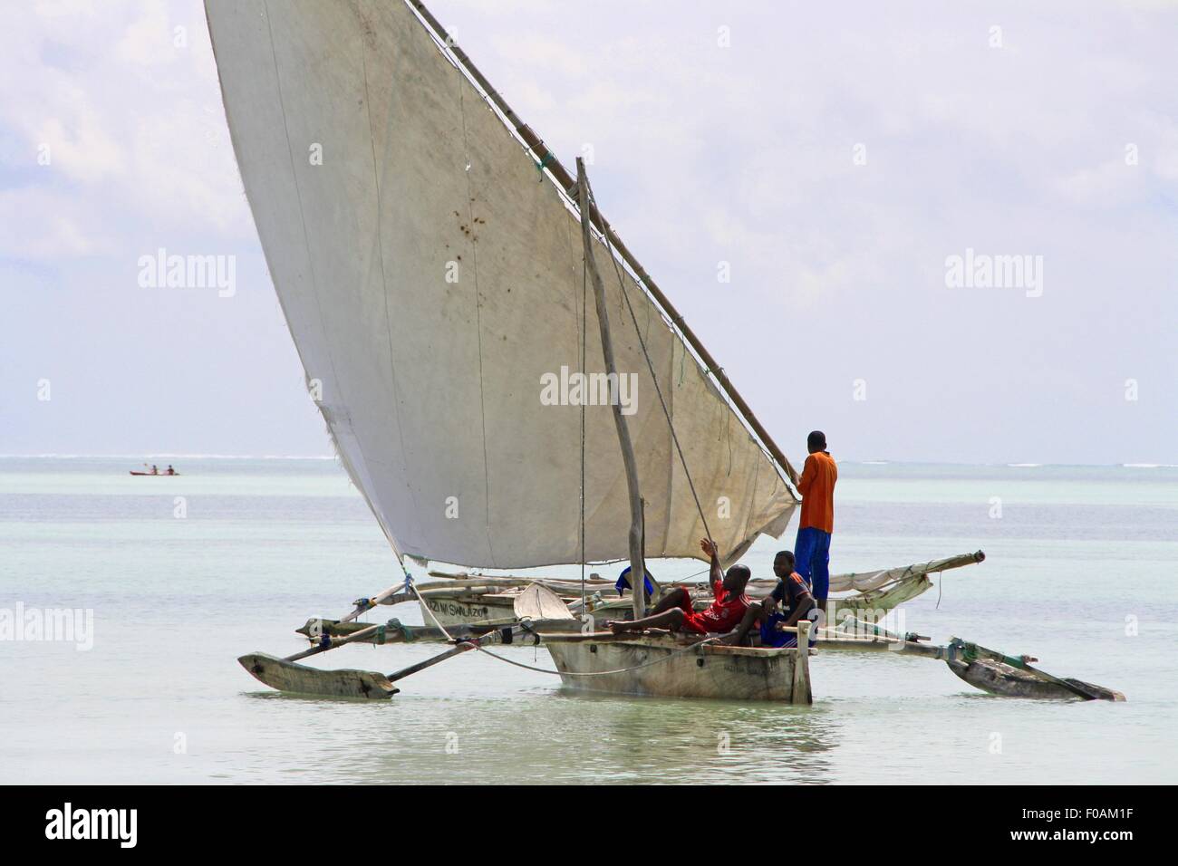 Imbarcazione a vela in mare, isola di Zanzibar, Tanzania Africa orientale Foto Stock