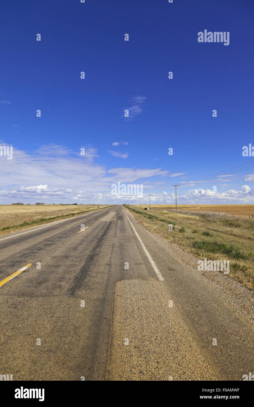 Vista della strada statale 42 Est, Saskatchewan, Canada Foto Stock