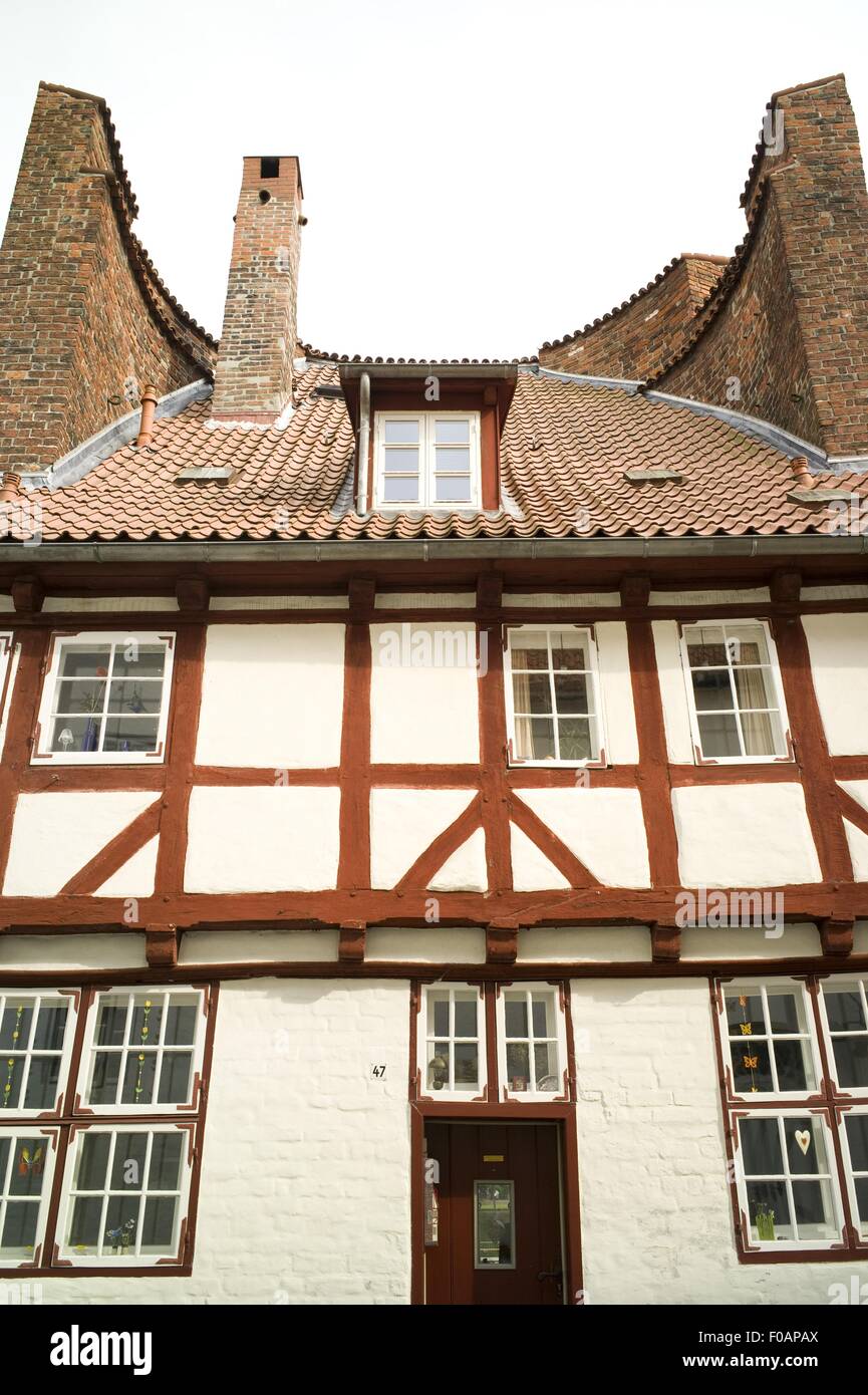 Alley con abitazioni storiche in Lubeck, Schleswig Holstein, Germania Foto Stock