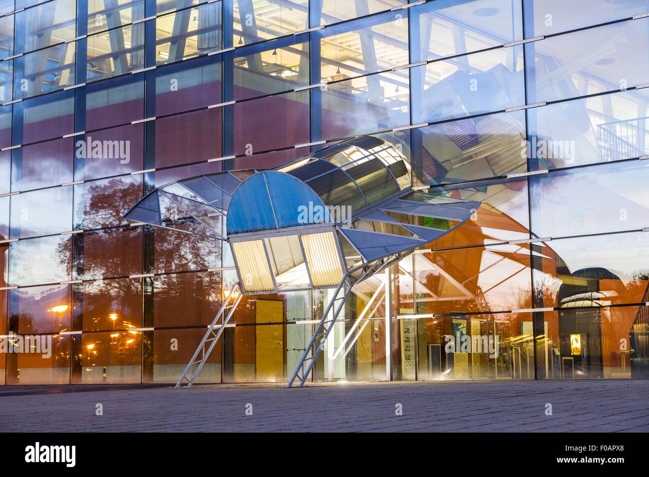 La facciata della Facoltà di Ingegneria a Friburgo in Germania Foto Stock