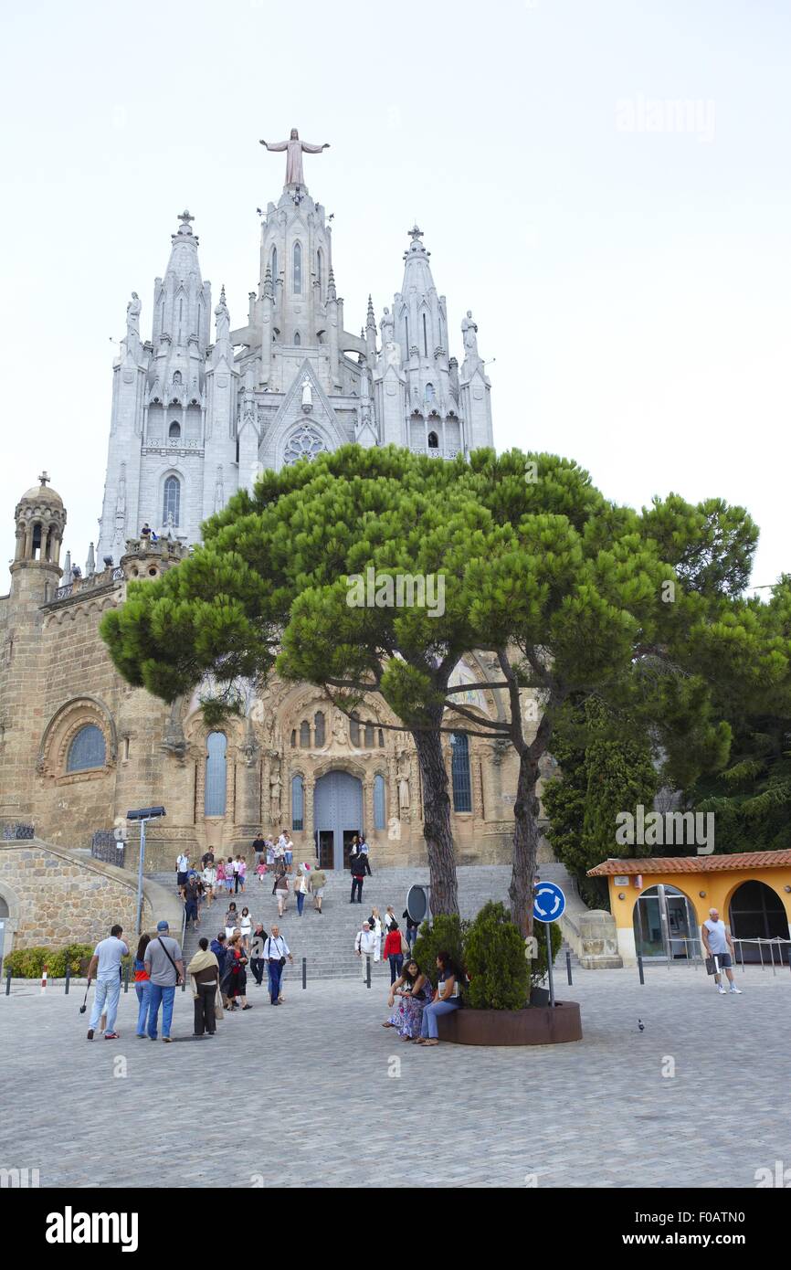 Vista del turista a Sagrat Cor entrata sulla collina di Tibidabo di Barcellona, Spagna Foto Stock