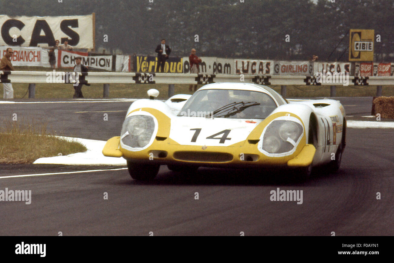 La 24 Ore di Le Mans il 15 giugno 1969. Rolf Stommelen,Kurt Ahrens Porsche 917 ritirato. Foto Stock
