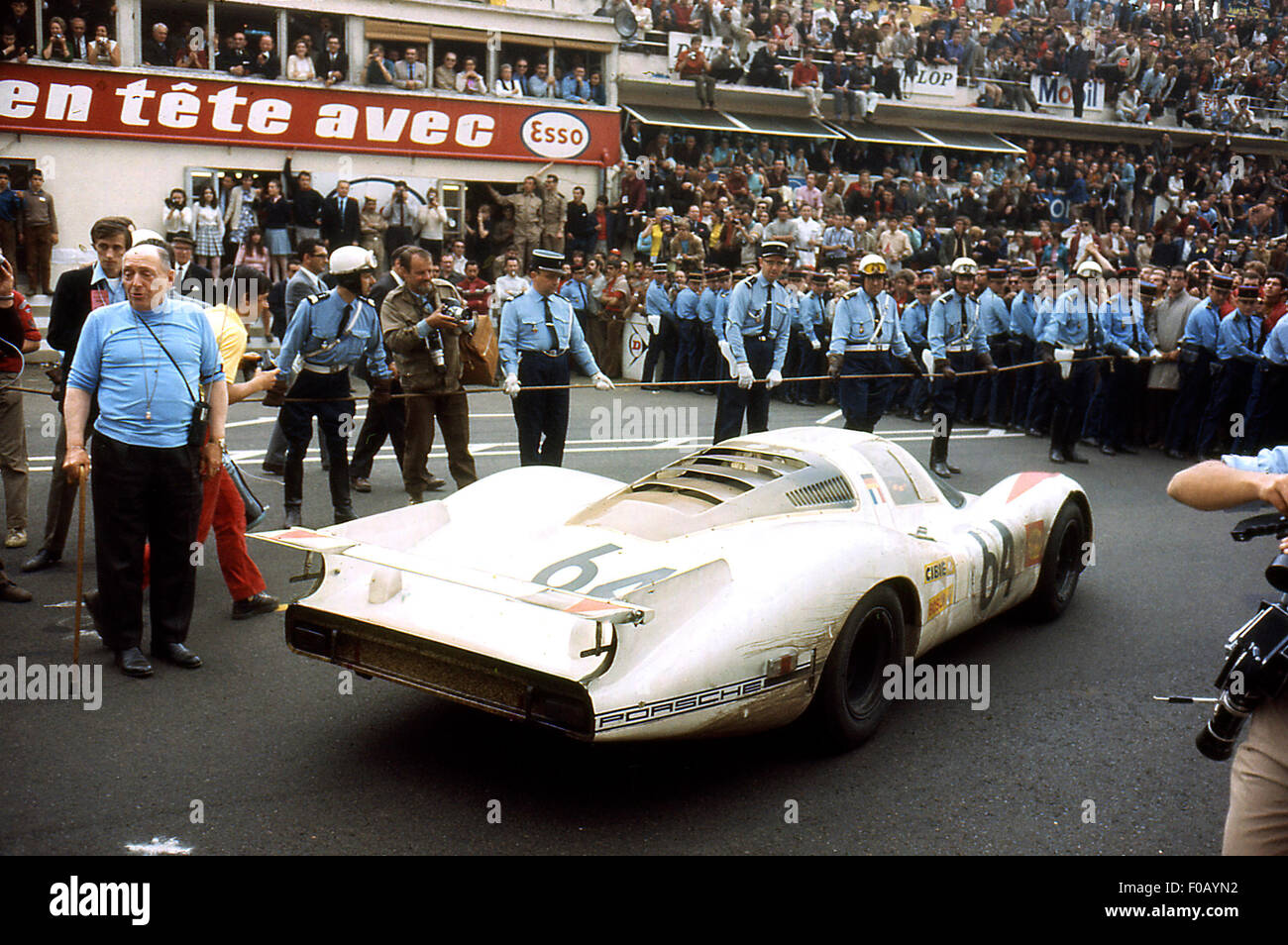 24 Ore Le Mans gara 15 Giugno 1969. Hans Herrmann,Gírard Larrousse Porsche 908 finito di 2a. Foto Stock