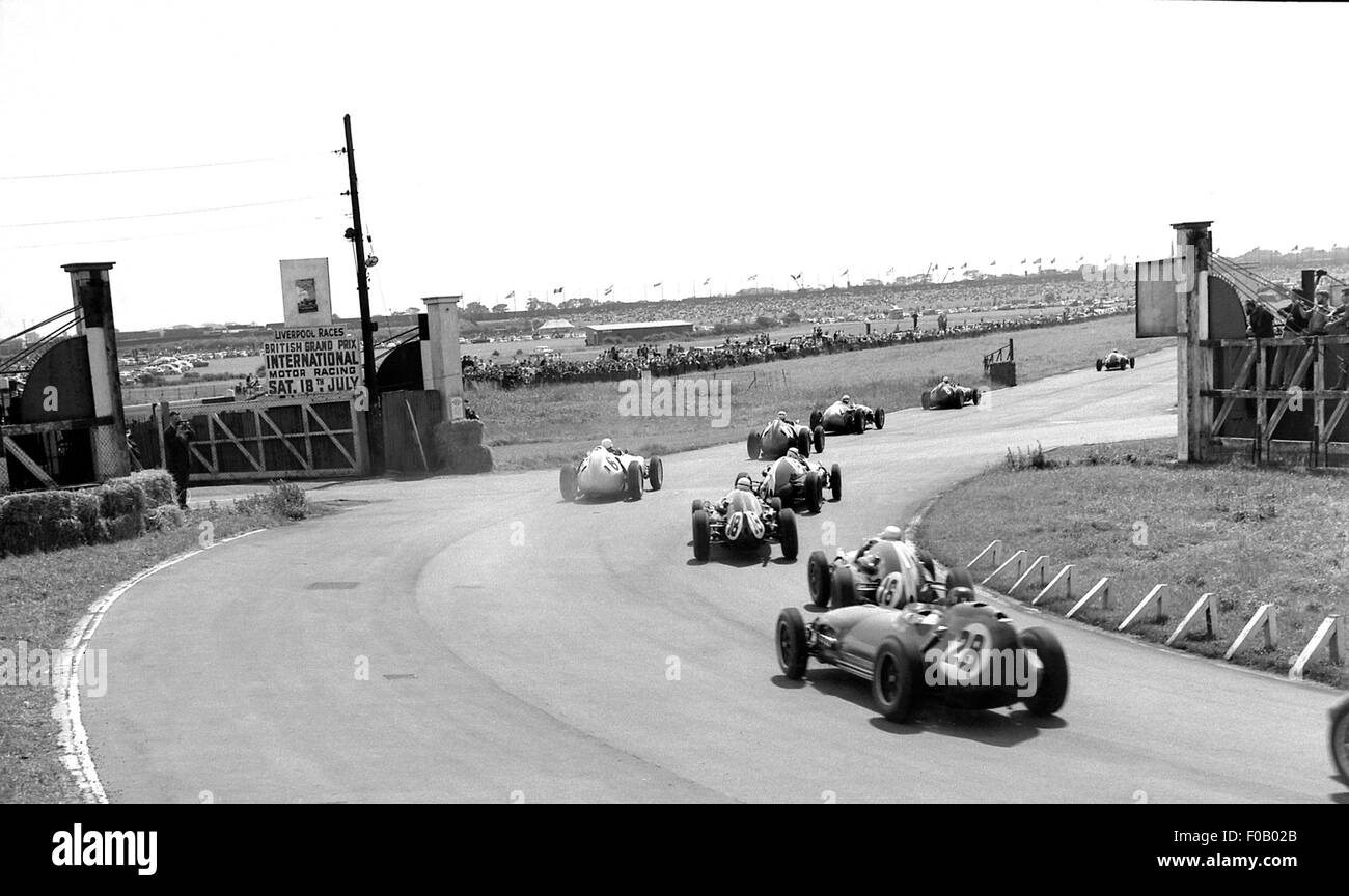 18 luglio 1959 British GP Eglinton. No28 Graham Hill Lotus-Climax 16 No16 Bruce McLaren Cooper-Climax T51, Foto Stock