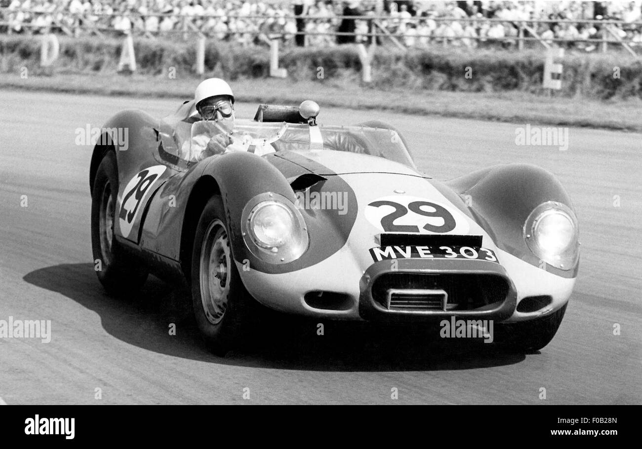 Stirling Moss in un Lister-Jaguar MV303 a Silverstone nel 1958 Foto Stock