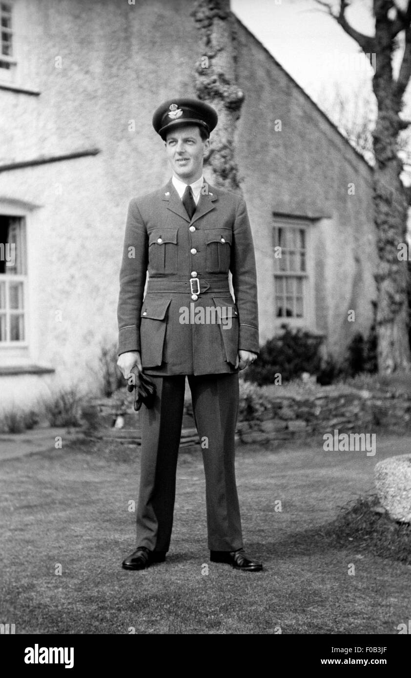 Ritratto di un uomo che indossa uniformi Foto Stock