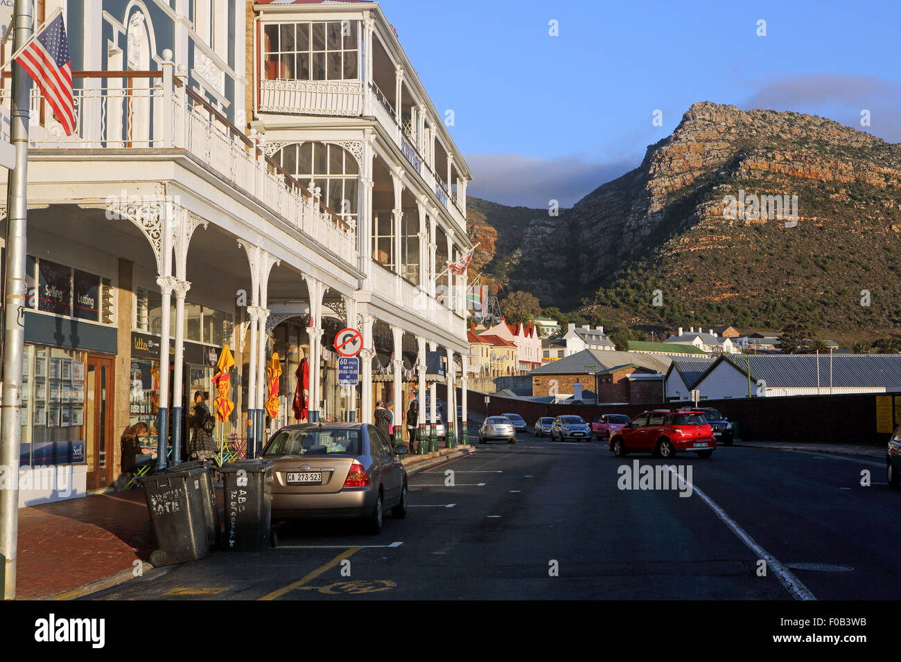 Strada principale attraverso la storica città di Simon in False Bay, Città del Capo Foto Stock