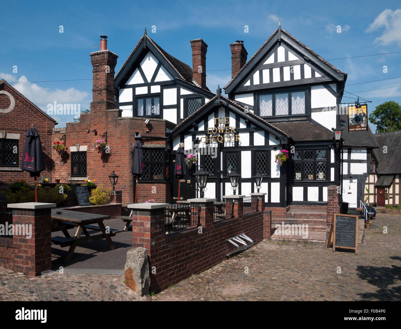 La minore Checkr Inn, la piazza del mercato, High Street, Sandbach, Cheshire, Inghilterra, Regno Unito Foto Stock