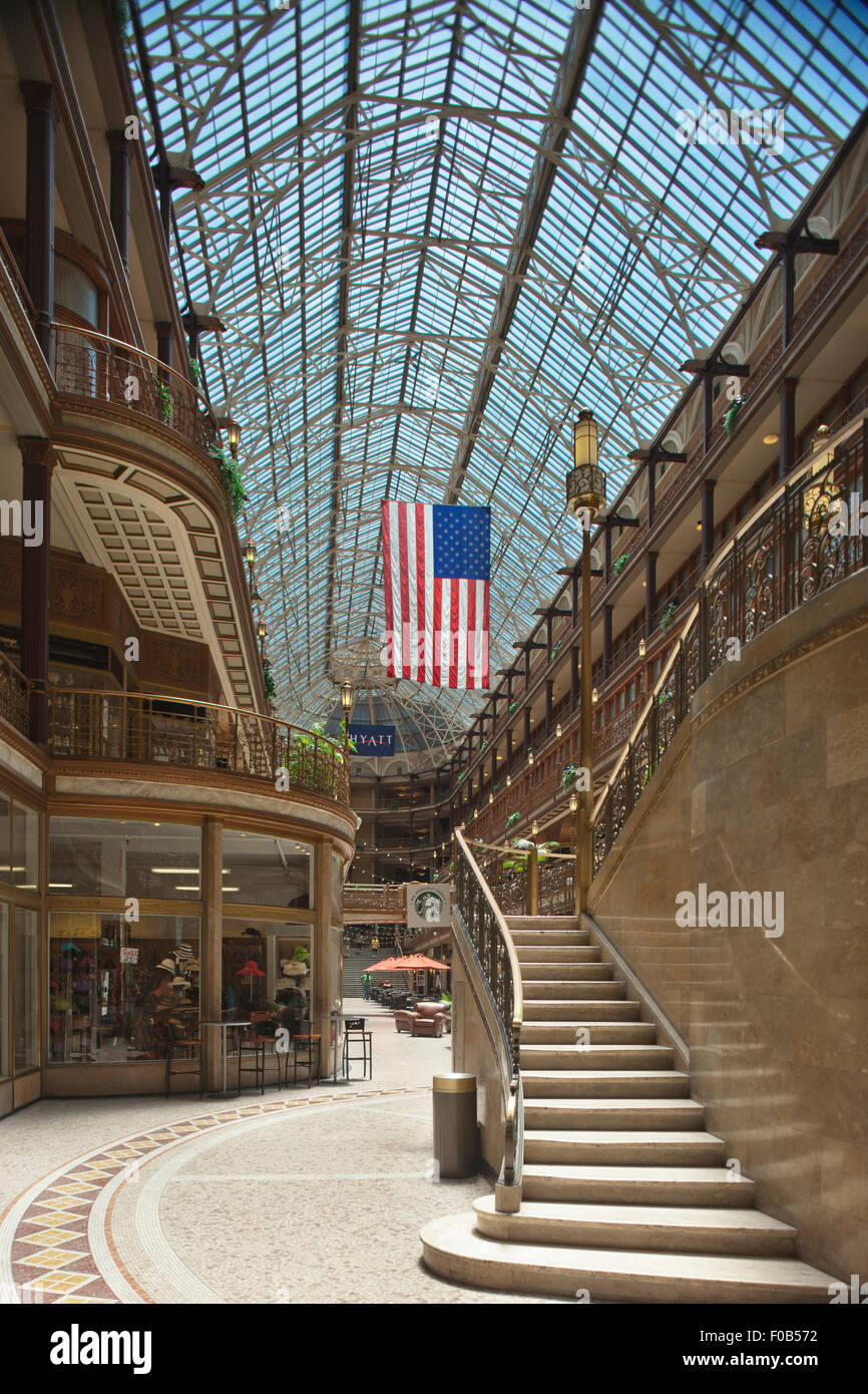 VICTORIAN SHOPPING ARCADE HYATT REGENCY HOTEL DOWNTOWN CLEVELAND OHIO USA Foto Stock