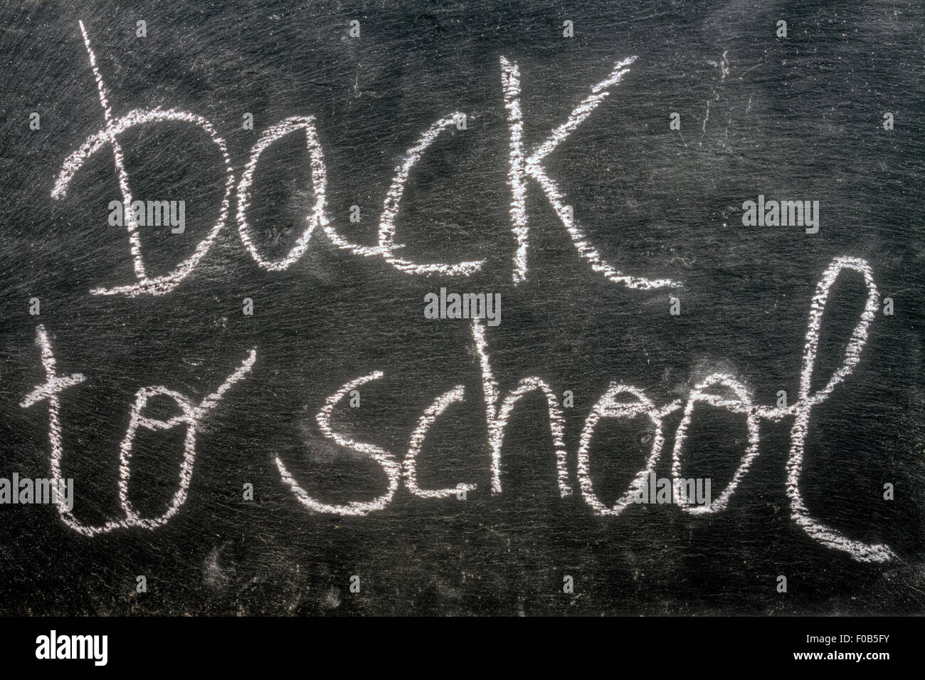 Una vista orizzontale di un ritorno a scuola di testo Foto Stock