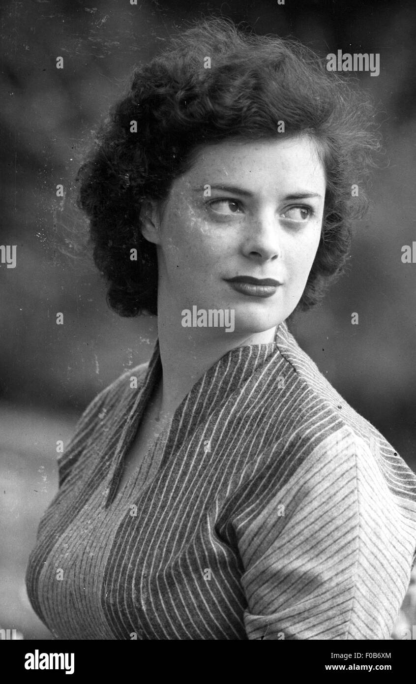 Un giovane dai capelli scuri donna. Foto Stock