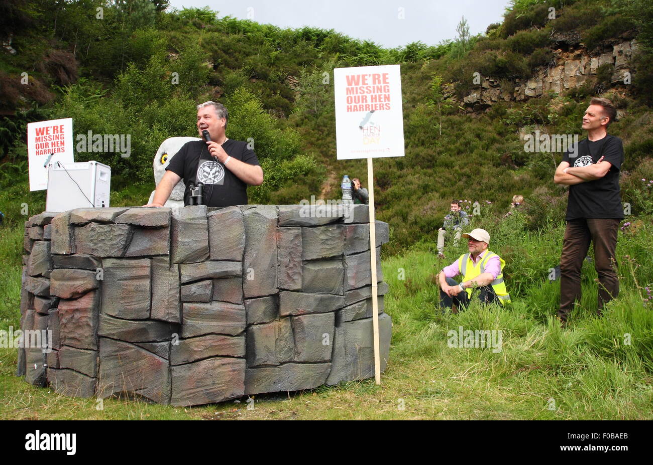 Environmntalist, Mark Avery risolve gli attivisti a Albanella reale giorno 2015 nell'Goyt Valley, Derbyshire, in Inghilterra, Regno Unito Foto Stock