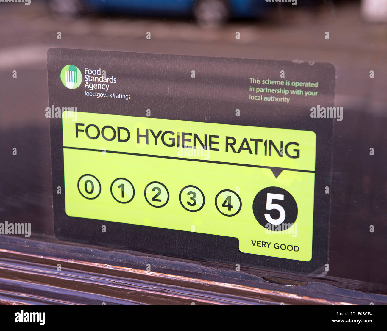 L' igiene dei prodotti alimentari Rating 5 sign in una finestra di un ristorante Inghilterra UK Europa Foto Stock