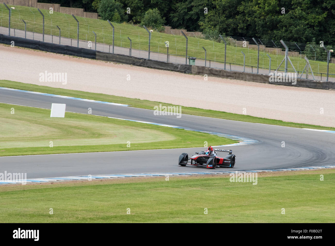 Racing Driver Stéphane Sarrazin in una formula e elettrico Auto Racing test a Donington canalina LEICESTERSHIRE REGNO UNITO Agosto 2015 Foto Stock