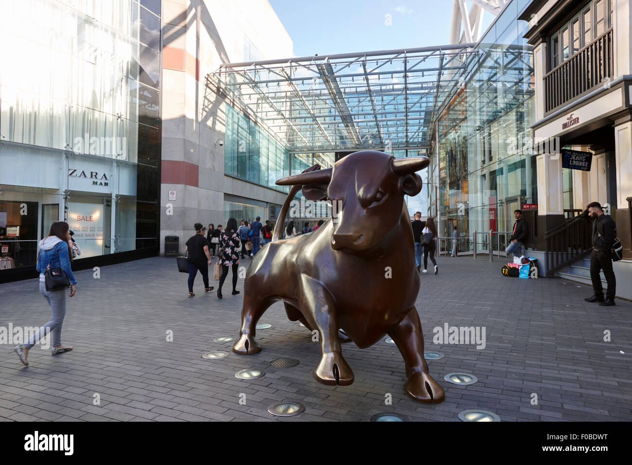 Bull scultura a Birmingham Bullring Shopping Centre Regno Unito Foto Stock