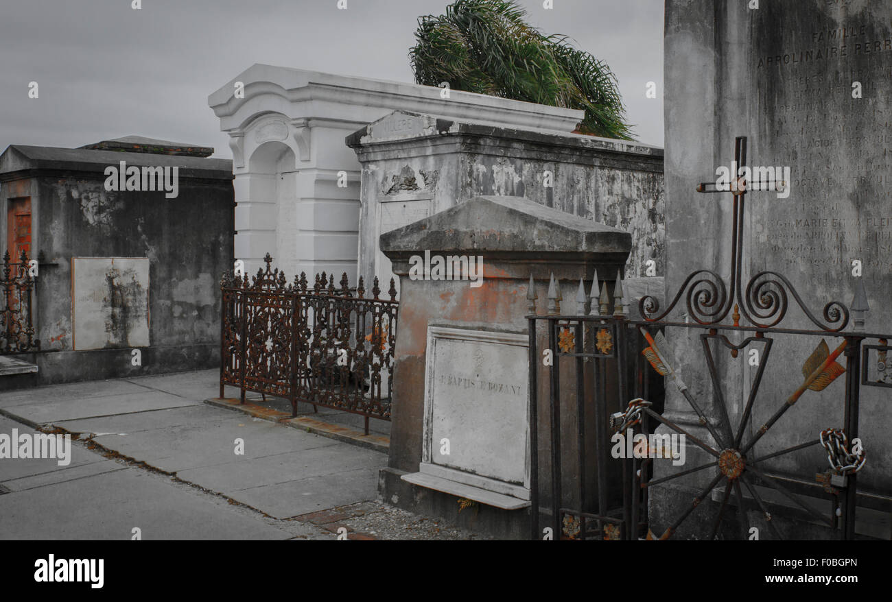 San Luigi cimitero, New Orleans - atti di vandalismo è stato citato come motivo per limitare incustoditi tours di questo cimitero Foto Stock