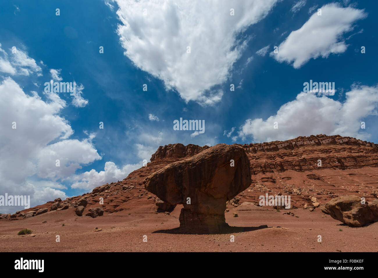 Equilibrato fecce Rock Ferry Coconino County Arizona composizione orizzontale Foto Stock