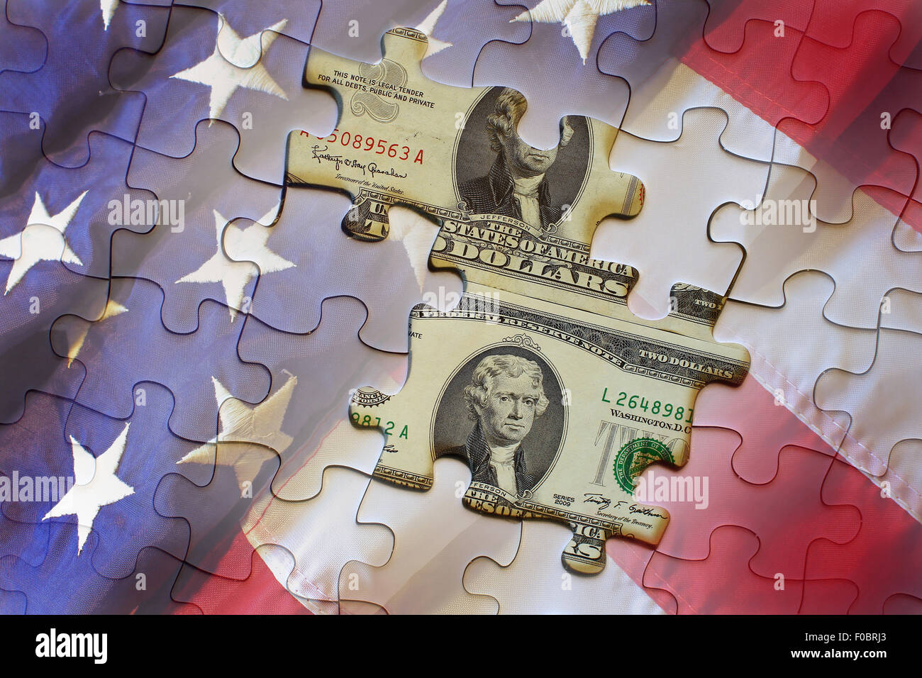 Stati Uniti nota banca vs Federal Reserve nota contro una bandiera americana puzzle Foto Stock