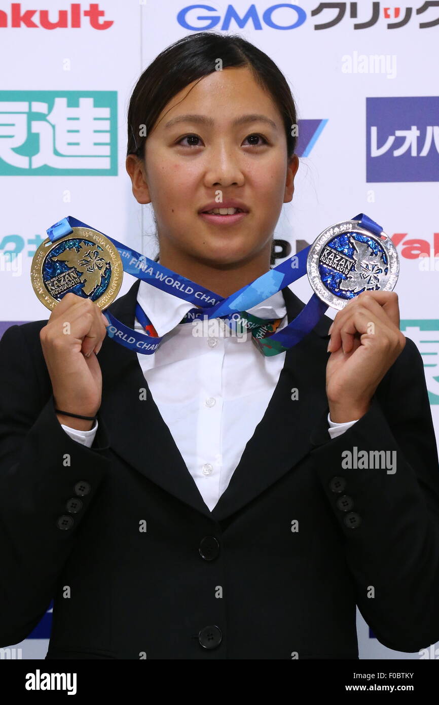 Tokyo, Giappone. 11 Ago, 2015. Kanako Watanabe (JPN) Nuoto : nazionale giapponese del team di nuoto medaglia d'oro Natsumi Hoshi e Kanako Watanabe e Daiya Seto di partecipare alla conferenza stampa dopo l'arrivo a Tokyo in Giappone . Credito: Sho Tamura AFLO/sport/Alamy Live News Foto Stock