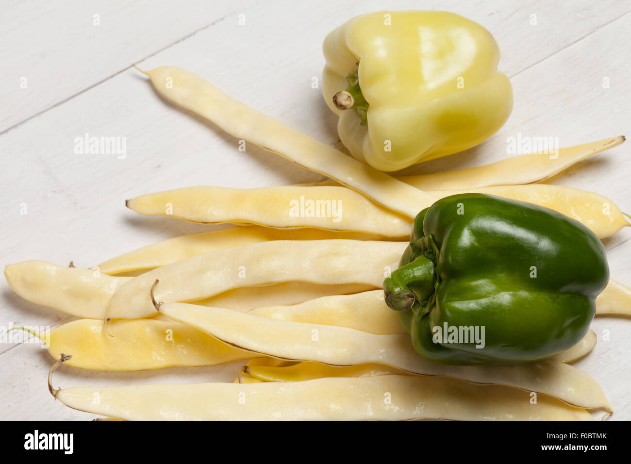 Verde e bianco peperoni in giallo i fagioli borlotti. Foto Stock