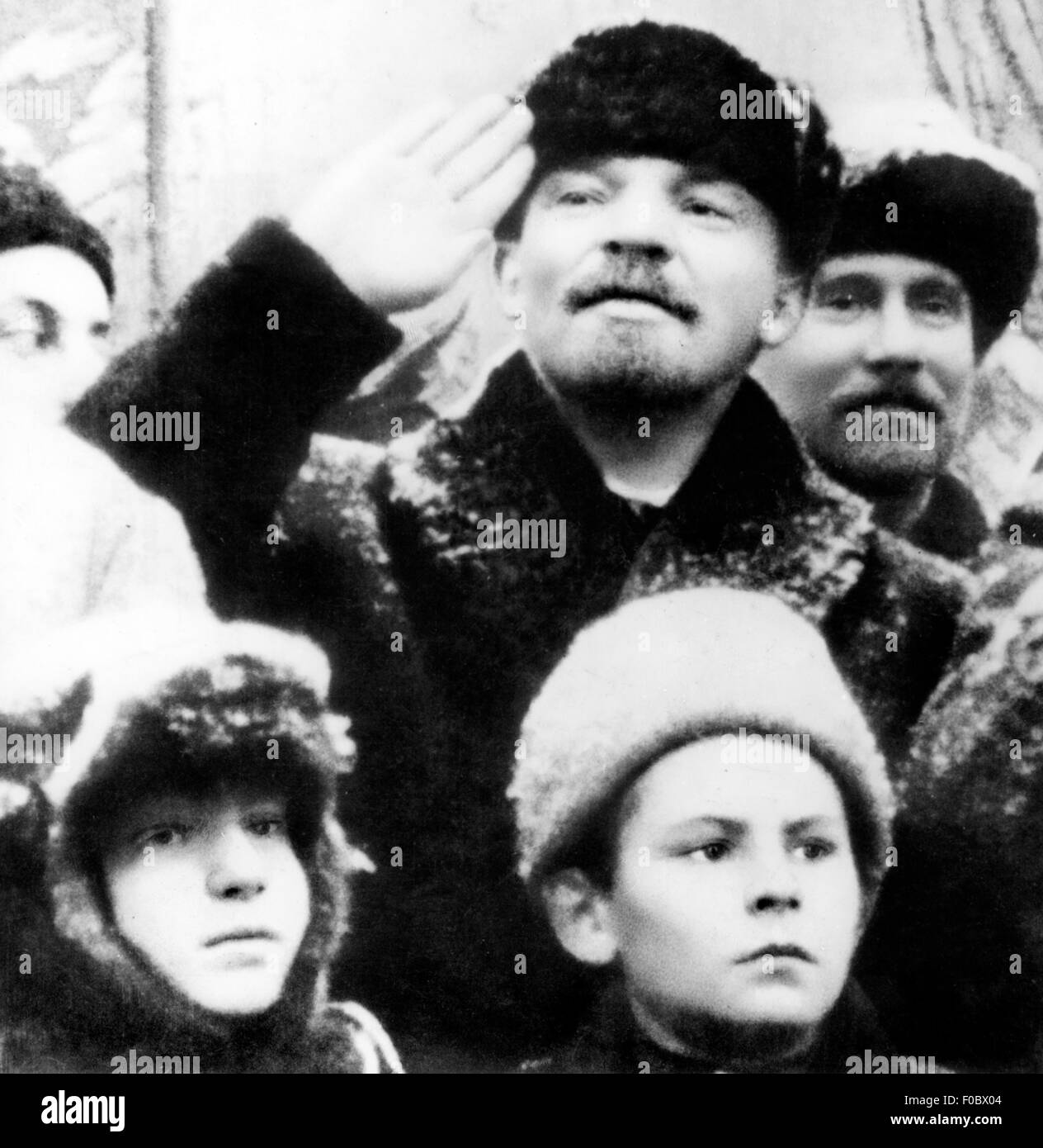 Lenin (Vladimir Ilyich Ulyanov), 22.4.1870 - 21.1.1924, politico russo, a mezza lunghezza, che celebra il 2nd anniversario della rivoluzione di ottobre, Mosca, 7.11.1919, Foto Stock