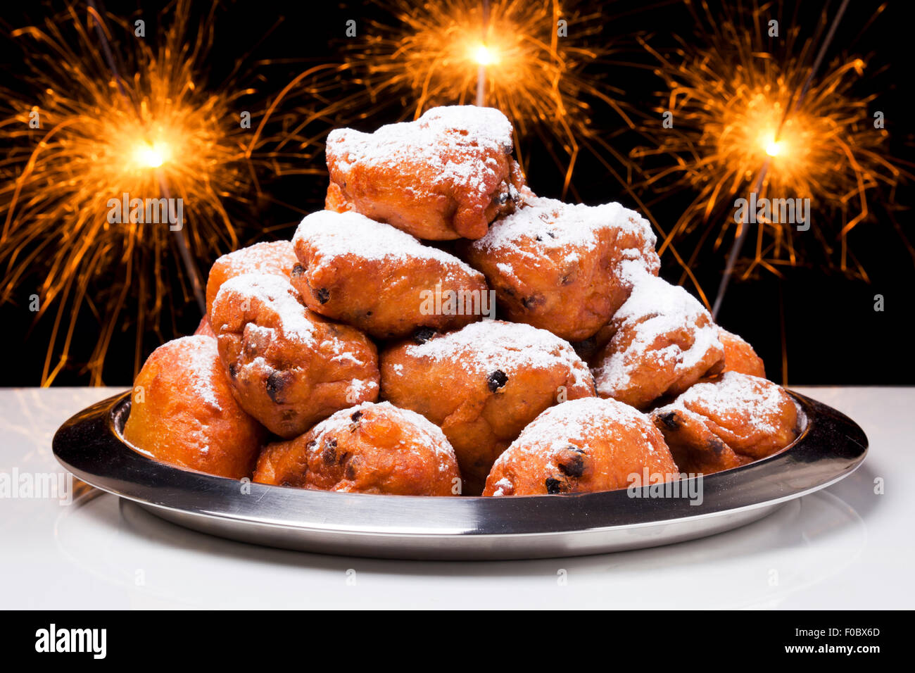 "Oliebollen', tradizionale pasticceria olandese per la Vigilia di Capodanno. Foto Stock