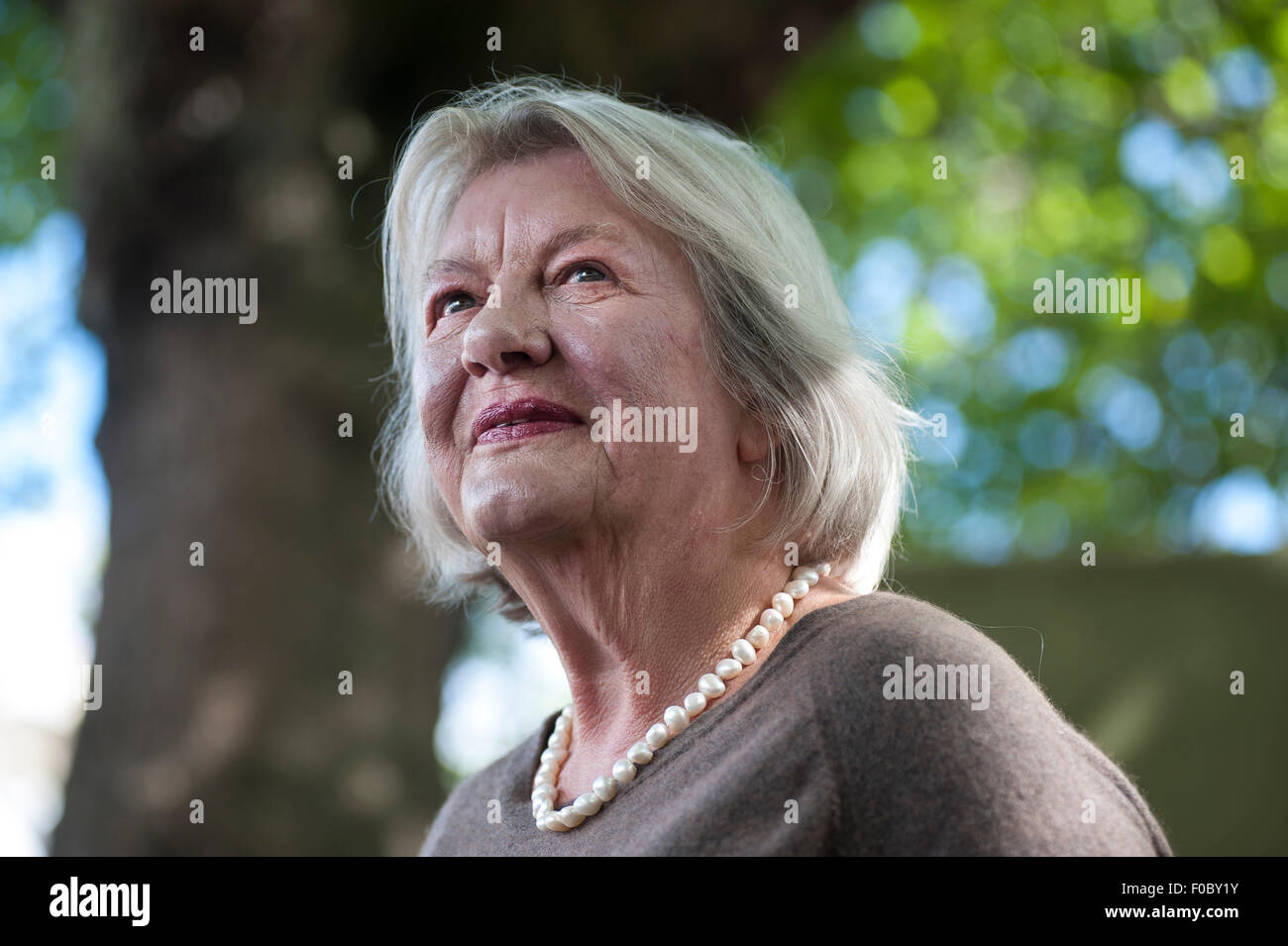 Giornalista inglese, Lynn Barber, figurante al Edinburgh International Book Festival. Foto Stock