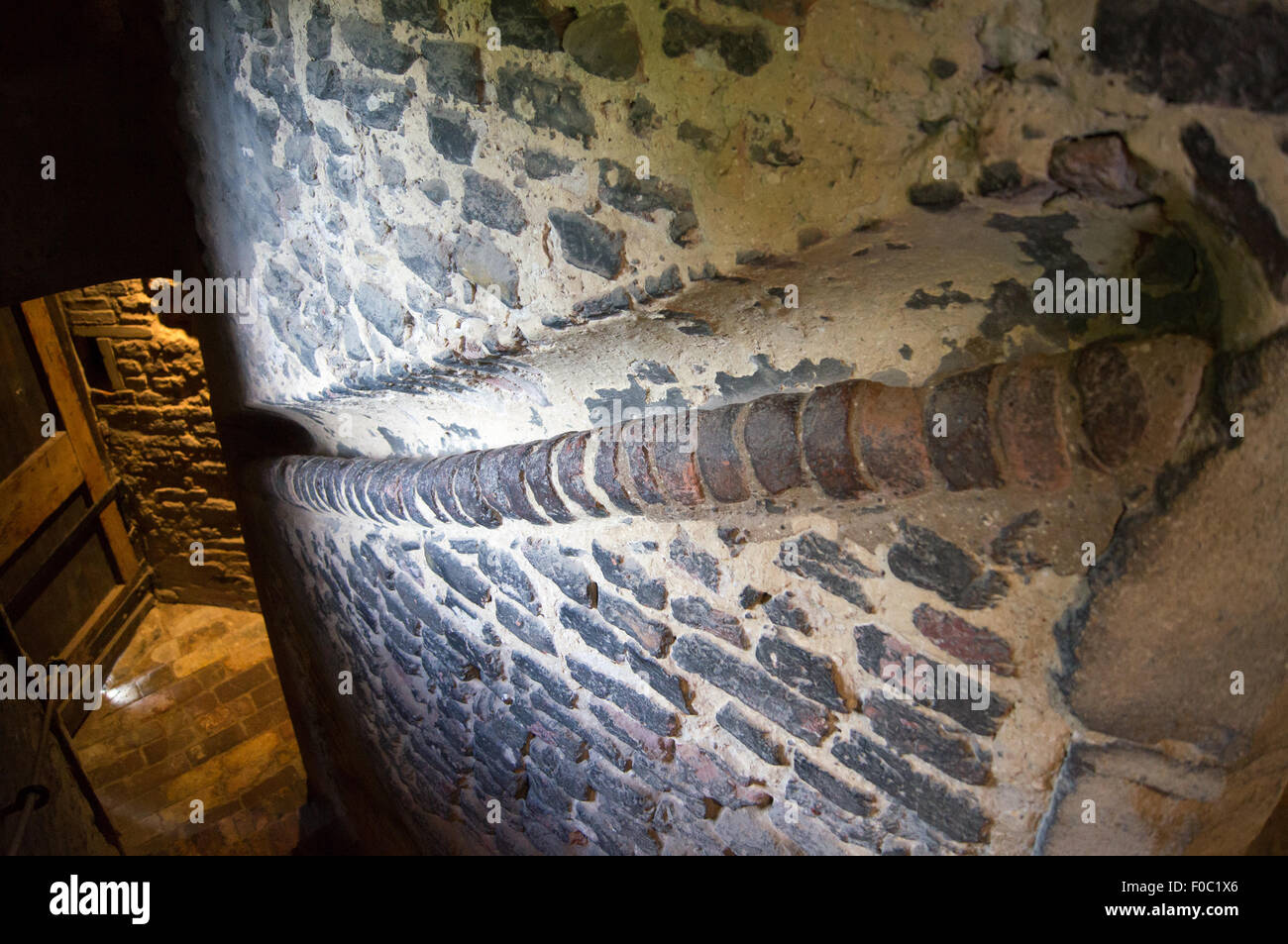In mattoni della rampa di scale del monte Rosso gotica cappella medievale, interni,1485, Passeggiate, King's Lynn, West Norfolk, Inghilterra, Regno Unito Foto Stock