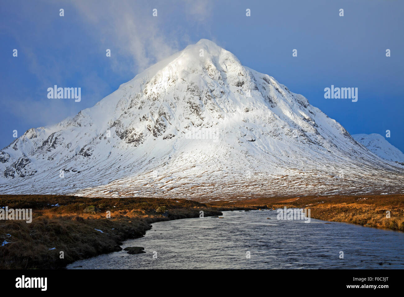 Neve su Buachaille Etive Mor mountain Lochaber Scotland Regno Unito Foto Stock