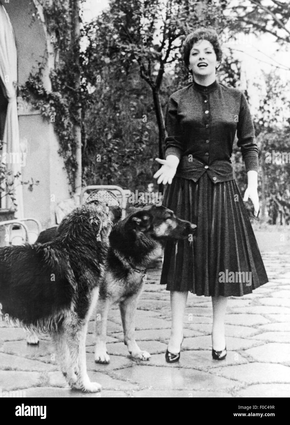 Lollobrigida, Gina, * 4.7.1927, attrice italiana, full length, durante la sua gravidanza, 10.5.1957, Foto Stock