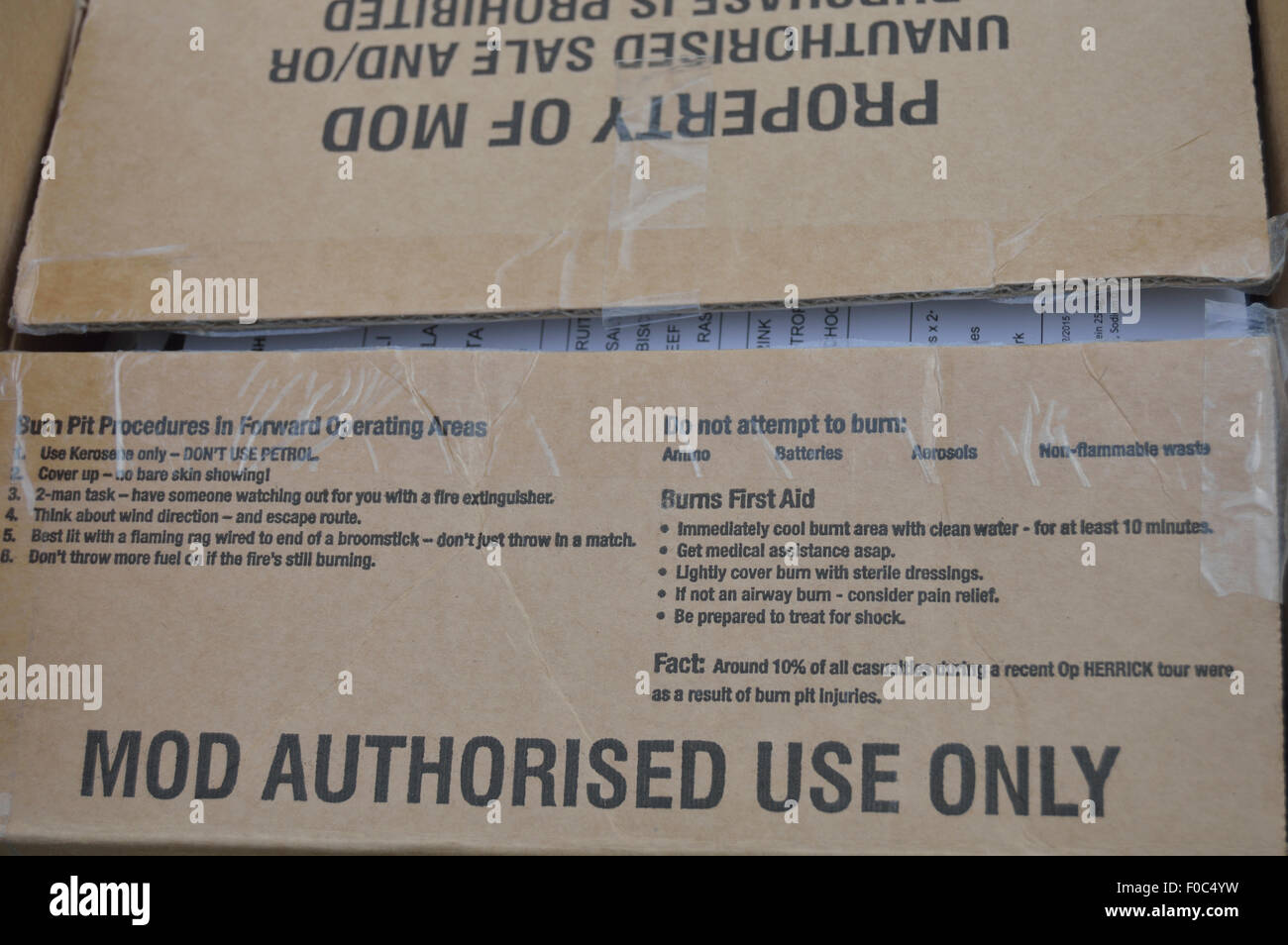 Istruzioni sulla confezione di un esercito britannico 24 ora razione pack. Foto Stock