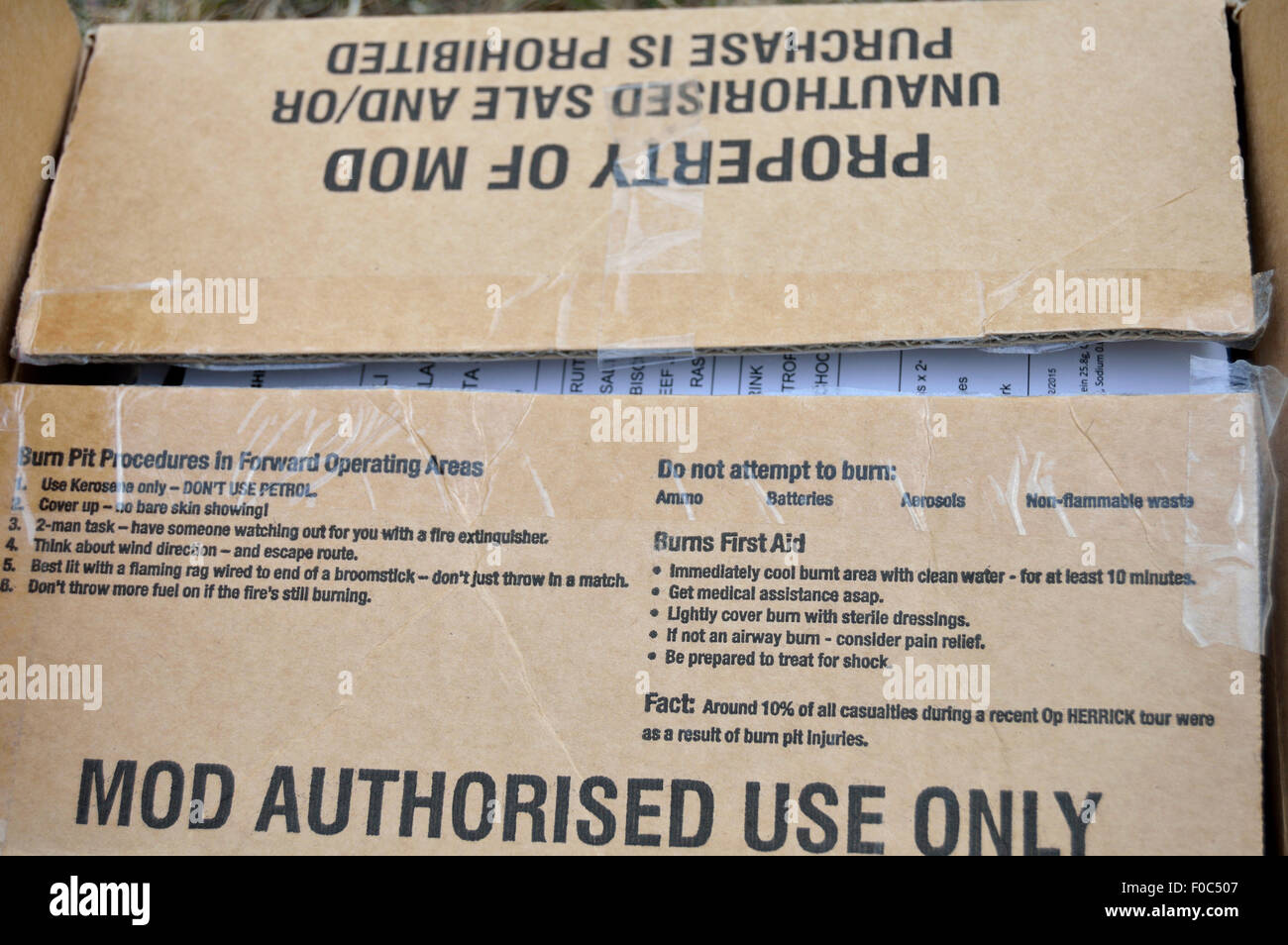 24 Ora razione della confezione come utilizzati nel campo dall'esercito britannico. Foto Stock