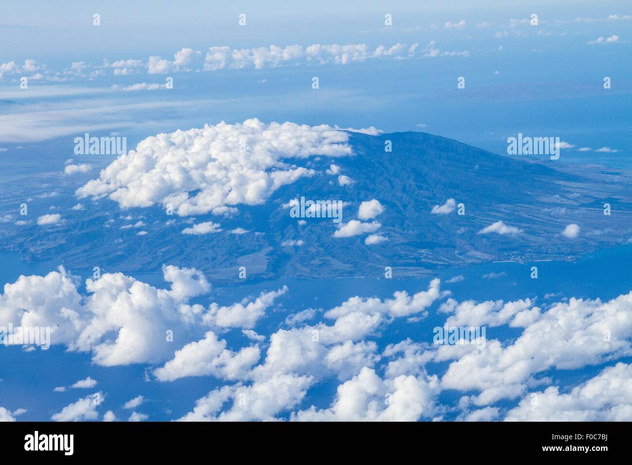 Hawaii visto attraverso le nuvole, vista aerea Foto Stock